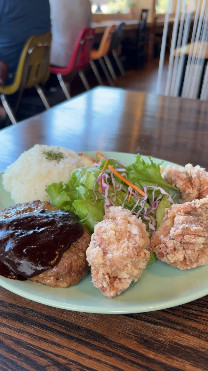 MGランチ 1,780円(左)/ロコモコランチ 1,680円(右)